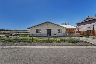 Building Photo - For Rent – Spacious 3 Bed / 2 Bath Duplex