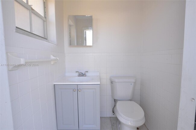 Building Photo - 10502 SW 77th Ct