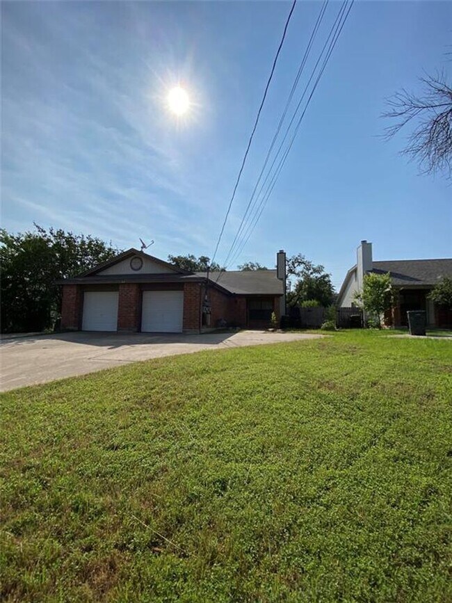 Building Photo - 214 Tamara Dr