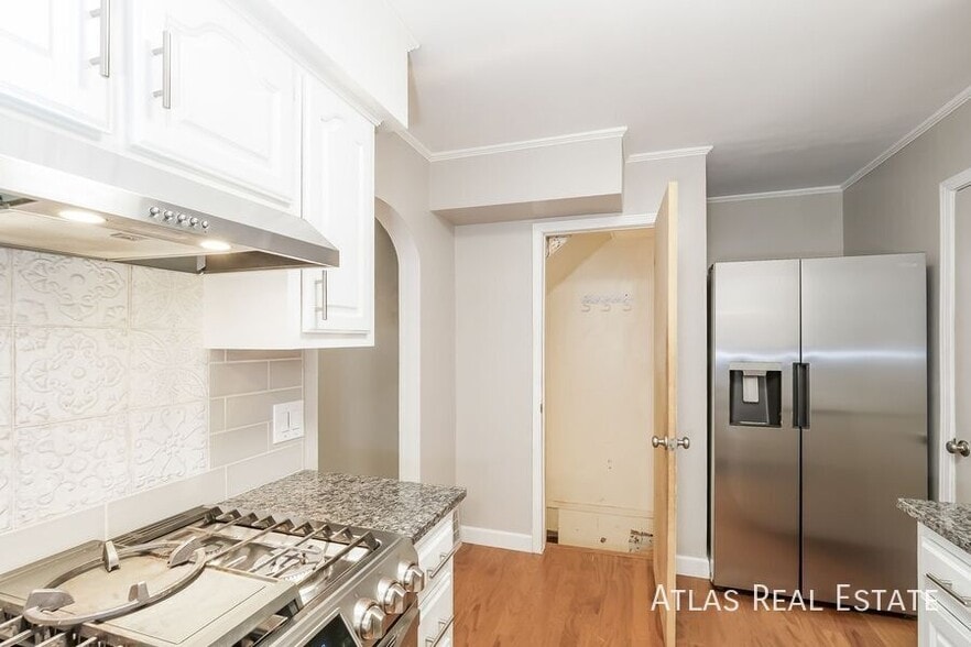 Building Photo - 4631 W 62nd Terrace