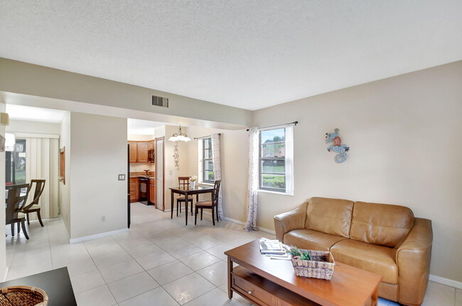 Building Photo - 6025 Parkwalk Dr