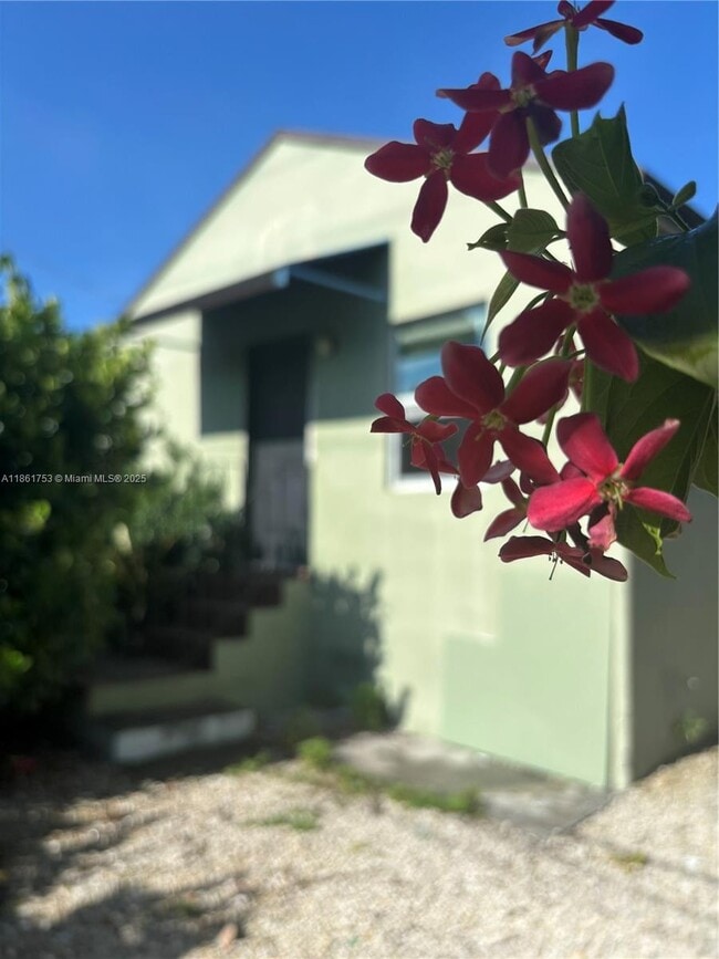 Primary Photo - 920 NW 22nd Ct