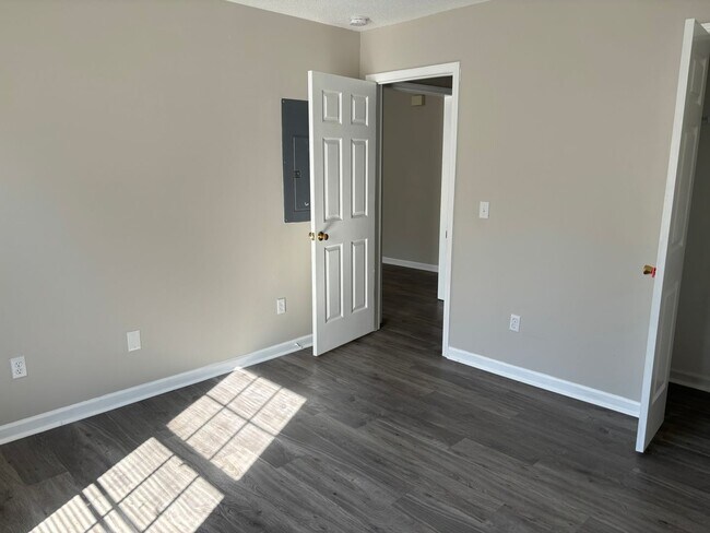 Building Photo - Duplex for rent - Section 8