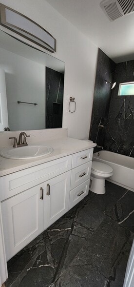 Building Photo - 2752 Thurman Ave