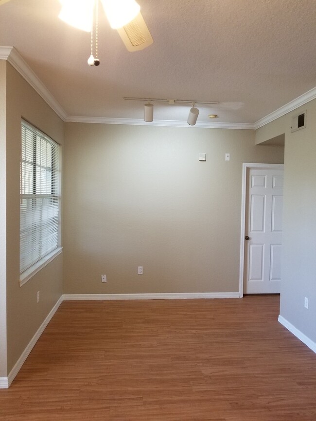 Building Photo - 2612Robe733
