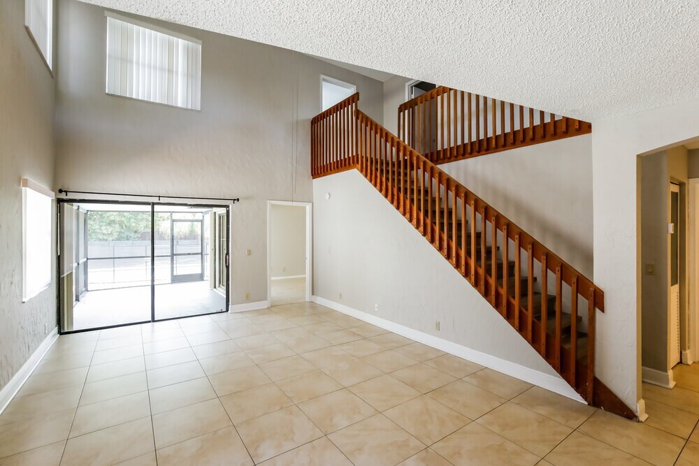 Building Photo - 578 Lakeside Cir
