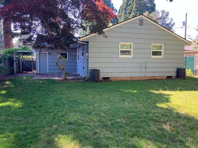 Building Photo - Cozy Three Bedroom Home in South Salem