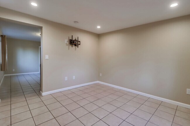 Building Photo - Barcelona Ridge Estates