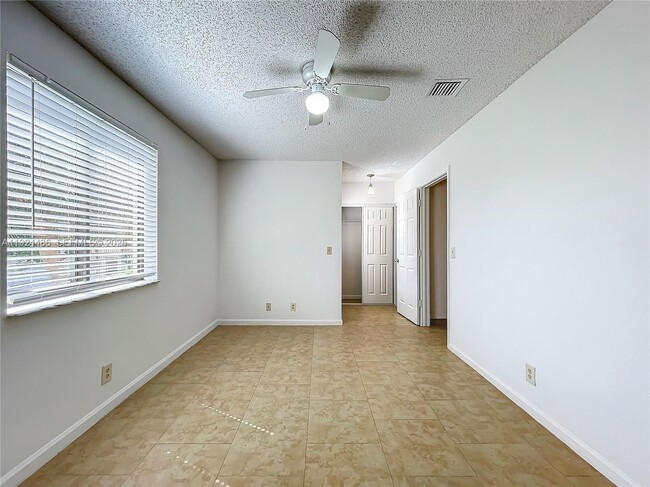 Building Photo - 20 Vía De Casas Sur