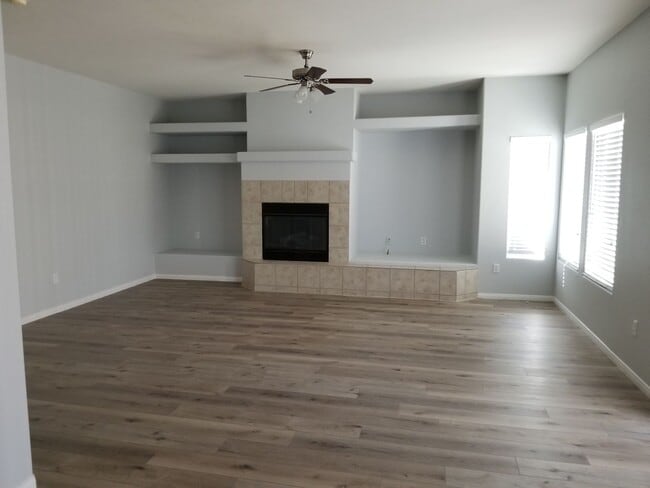 Building Photo - Townhome available in beautiful community