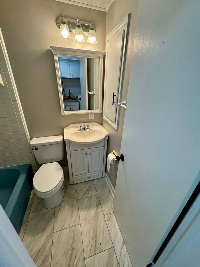 Building Photo - 1 Bedroom ~ Grandview Area