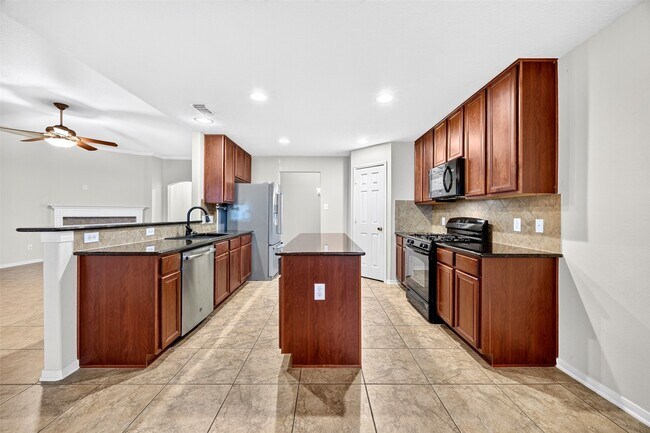 Building Photo - 18631 Cypress Lake Village Dr