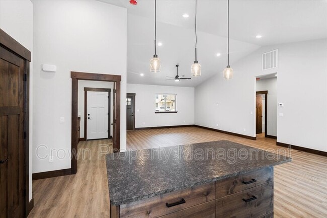 Building Photo - 4046 Snowberry Ave