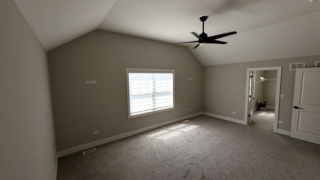Building Photo - 411 W Pierce Rd
