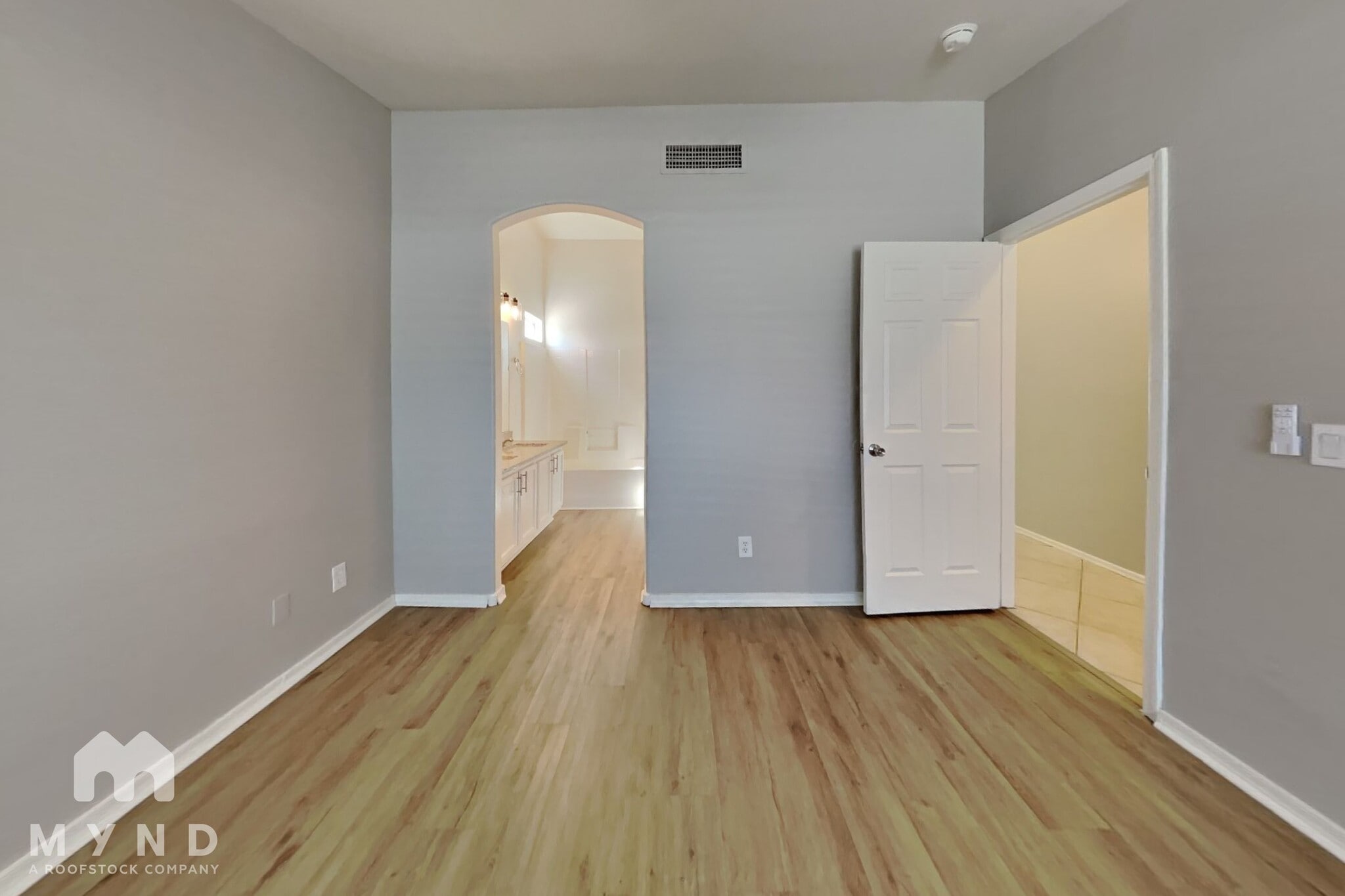 Building Photo - 8520 W Palm Ln