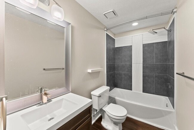 Building Photo - 4035 Thames Dr