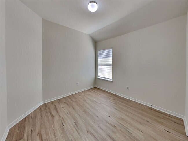 Building Photo - 19215 Mustang Pointe Ln