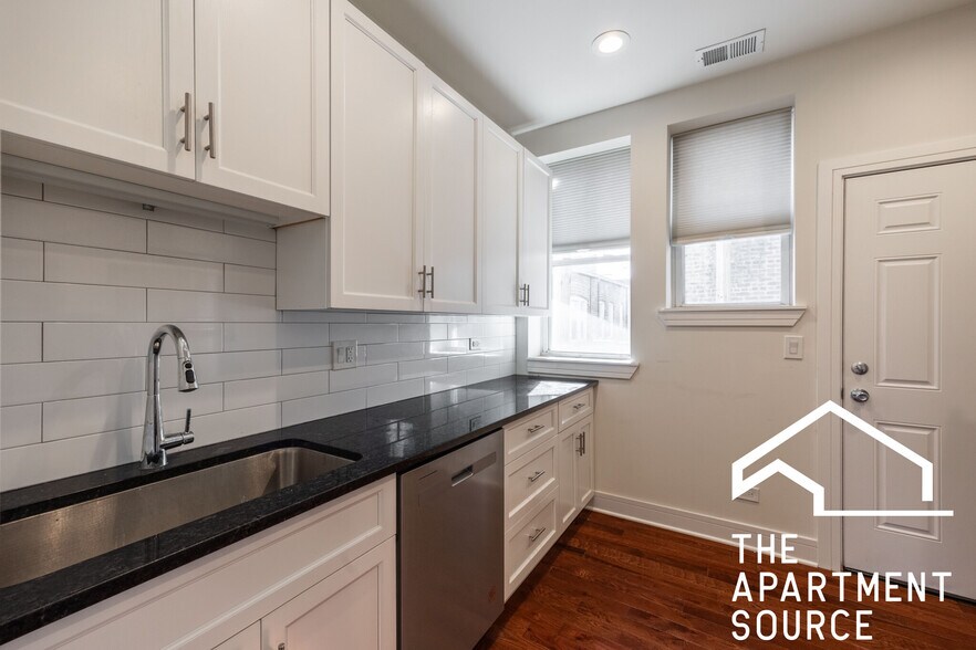 Building Photo - 1159 W Lunt Ave