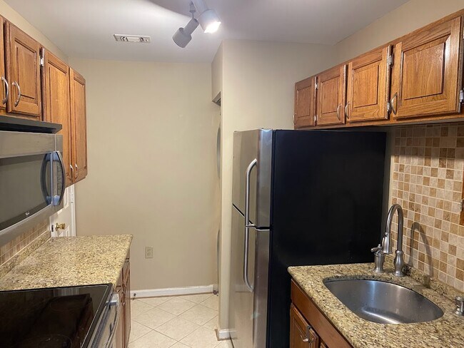 Building Photo - 259 S Pickett St