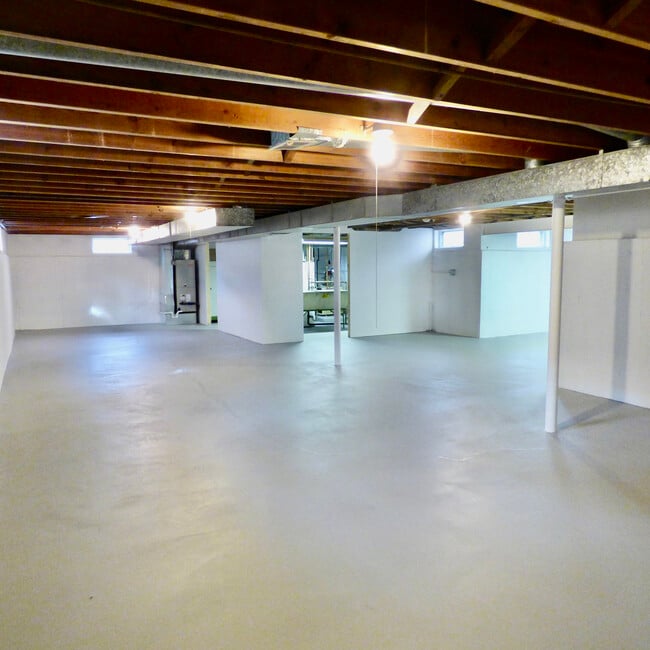 Building Photo - 1332 W Mulloy Dr