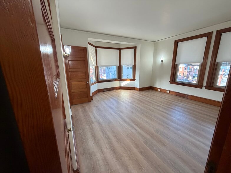 Building Photo - 3 E Chestnut St