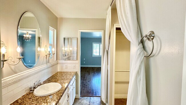 Building Photo - Lovely, Open Floor Plan, Single Story Located in the Desirable Live Oak Estates of Fallbrook!