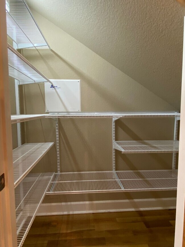 Building Photo - Northwest Crossing Gem! Bonus Office and F...