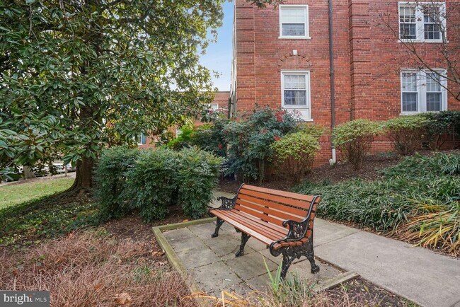 Building Photo - 1758 N Rhodes St