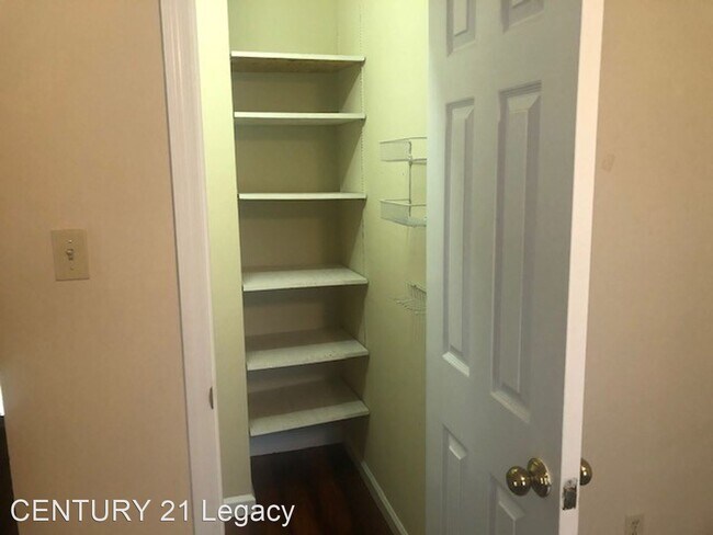 Building Photo - 3 br, 2.5 bath House - 10421 Ravenbrook Ln