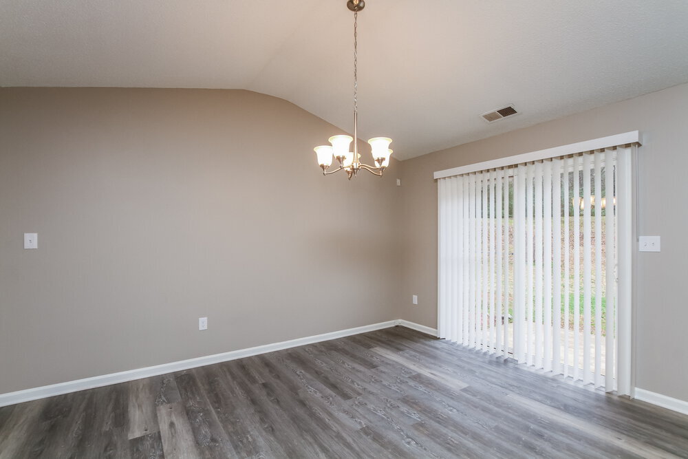 Building Photo - 135 English Hills Dr
