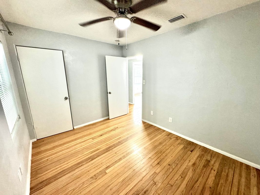 Building Photo - 115 N Hampton Ave
