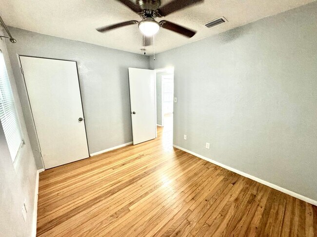 Building Photo - 115 N Hampton Ave