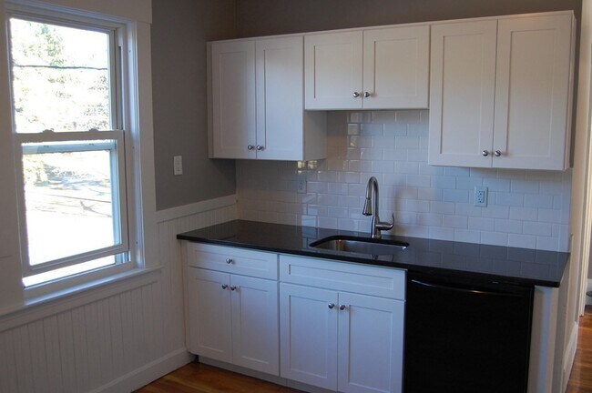 Building Photo - 148 Groton Rd