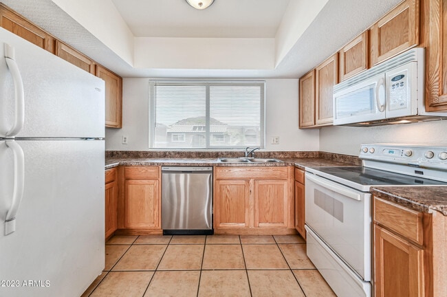 Building Photo - 10802 N 16th Ave