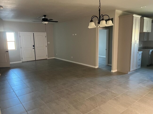 Building Photo - 10615 E 45th Pl