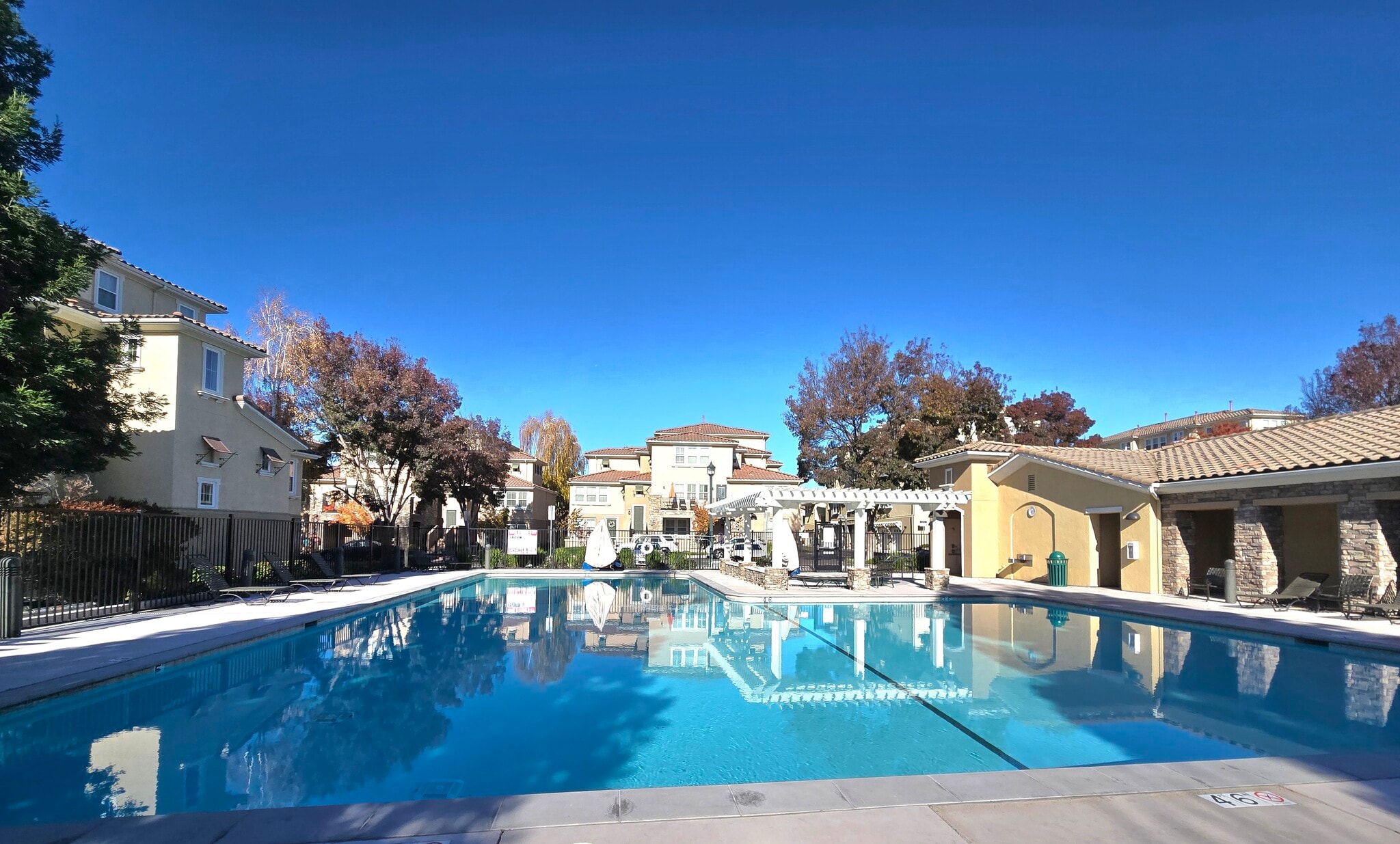 Building Photo - 4353 Fitzwilliam St