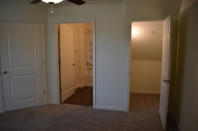 Building Photo - 4049 Cinnabar Ave