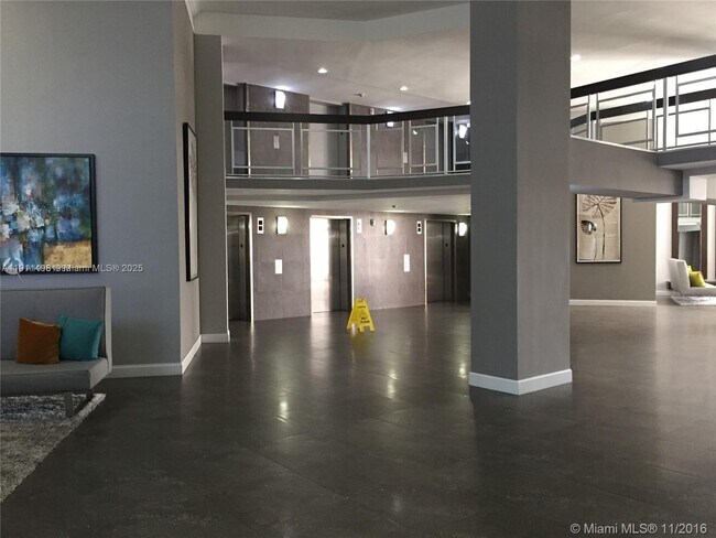 Building Photo - 200 Leslie Dr