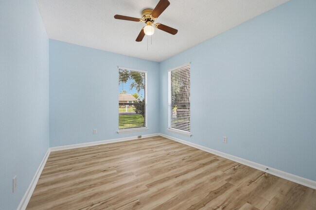 Building Photo - 349 Primrose Cir