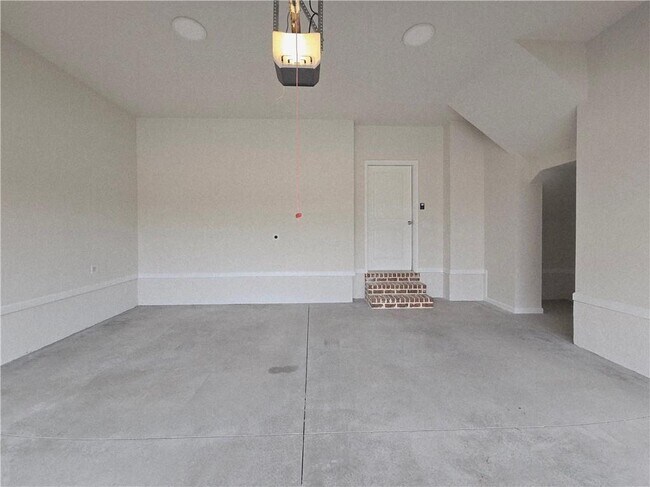 Building Photo - 657 Summitt Hl Wy