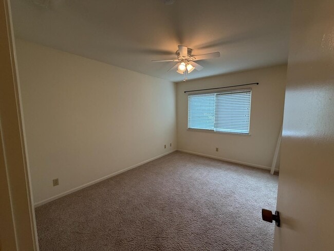 Building Photo - 1428 W Calimyrna Ave