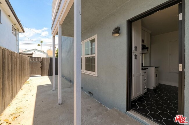 Building Photo - 11683 Chandler Blvd