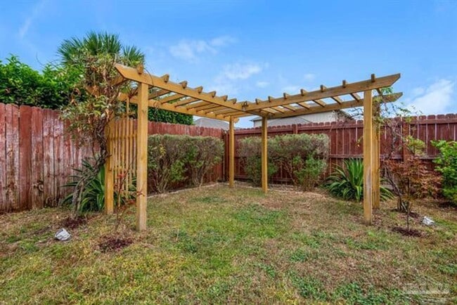 Building Photo - Beautiful Home in Waterford Sound