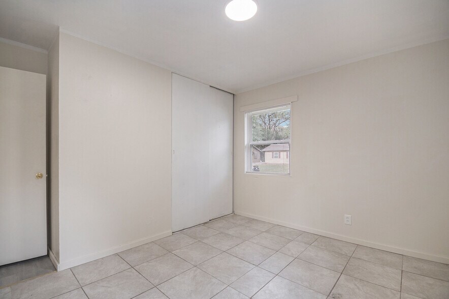 Building Photo - 126 Saint Robert Dr