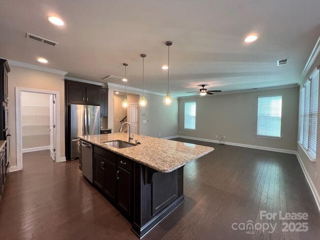 Building Photo - 15531 Laverack Ln