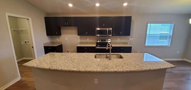 Building Photo - 4-Bedroom, 2-Bathroom in Villamar Winter Haven