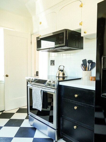 Building Photo - 4603 NE Irving St