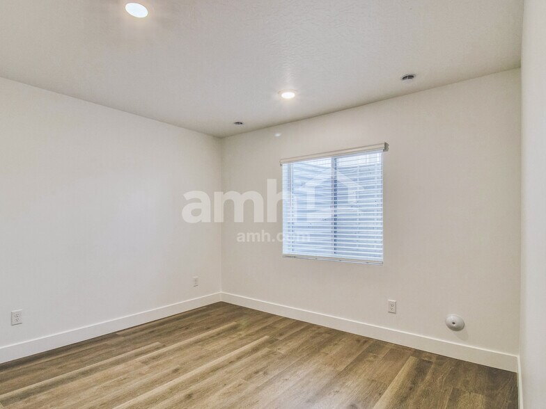 Building Photo - 5497 Damfield Ln