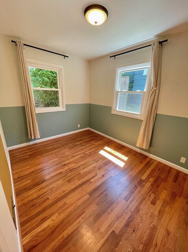 Building Photo - Charming Montavilla 4-bed Updated Cottage ...