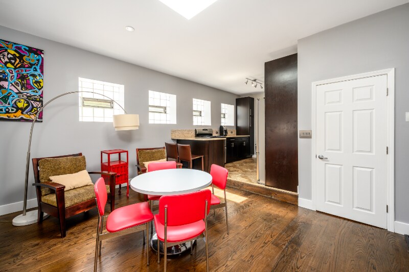 Building Photo - 1646 W Blackhawk St